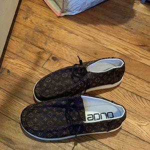 Louis Vuitton hey dudes